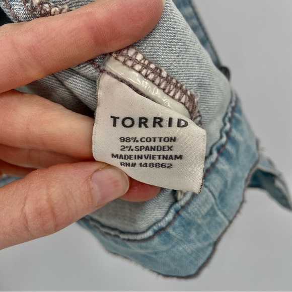 Torrid Light Wash Distressed Denim Vest 3 - Picture 5 of 9